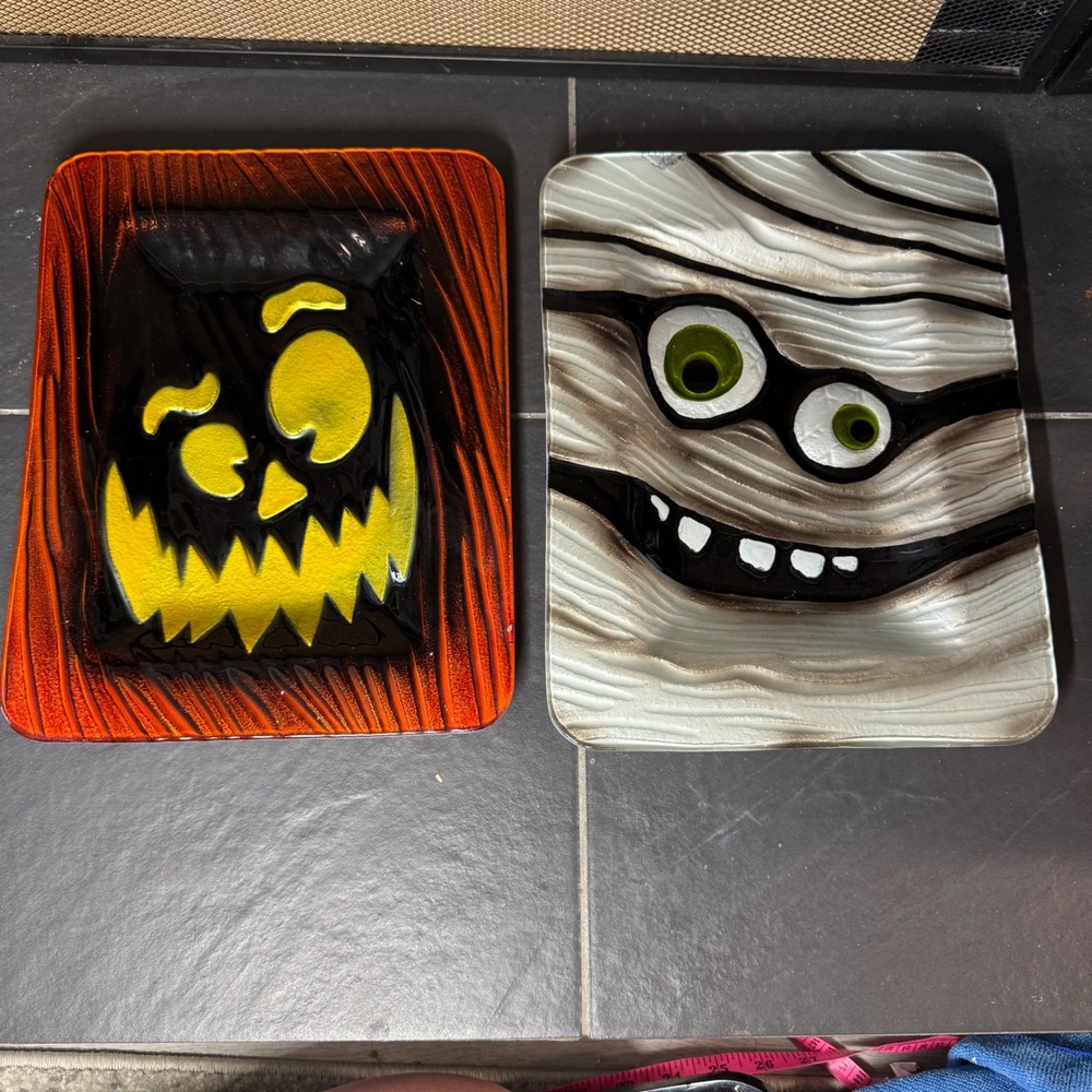 Halloween Glass Platter Set Jack-o-lantern Pumpkin and Mummy Serving Plates 2pc
